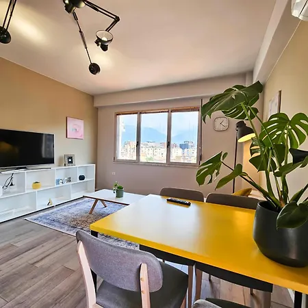 Modern Flat In Center *