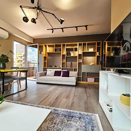 Modern Flat In Center 아파트