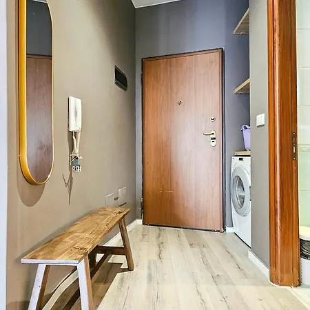 Modern Flat In Center 아파트 티라나